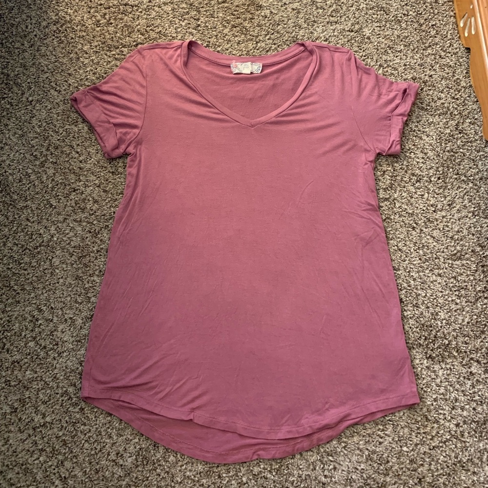 V-neck tee with cuff sleeves